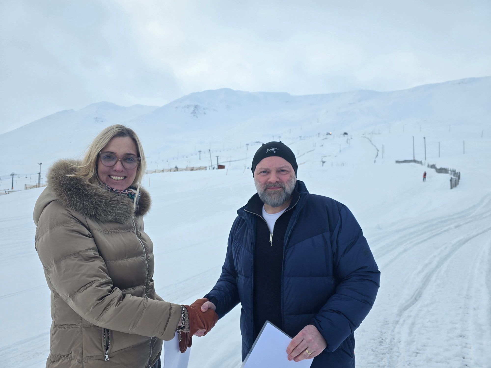 Samningur um sleðabraut í Hlíðarfjalli undirritaður - Akureyri